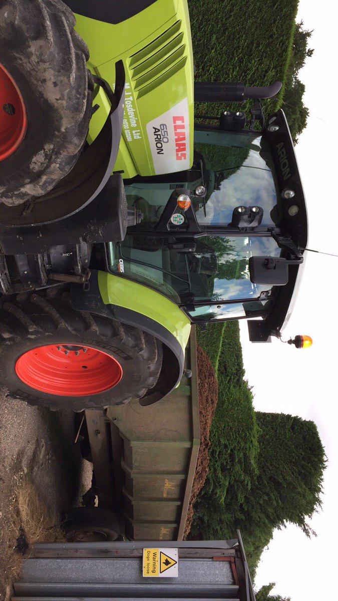 MJTosdevineLTD's tweet photo. Another happy customer today when we cleared the muck heap at one of our horse customers stable yard✅ #horses #claas #merlo #awtrailers https://t.co/IXgCRXYP0C