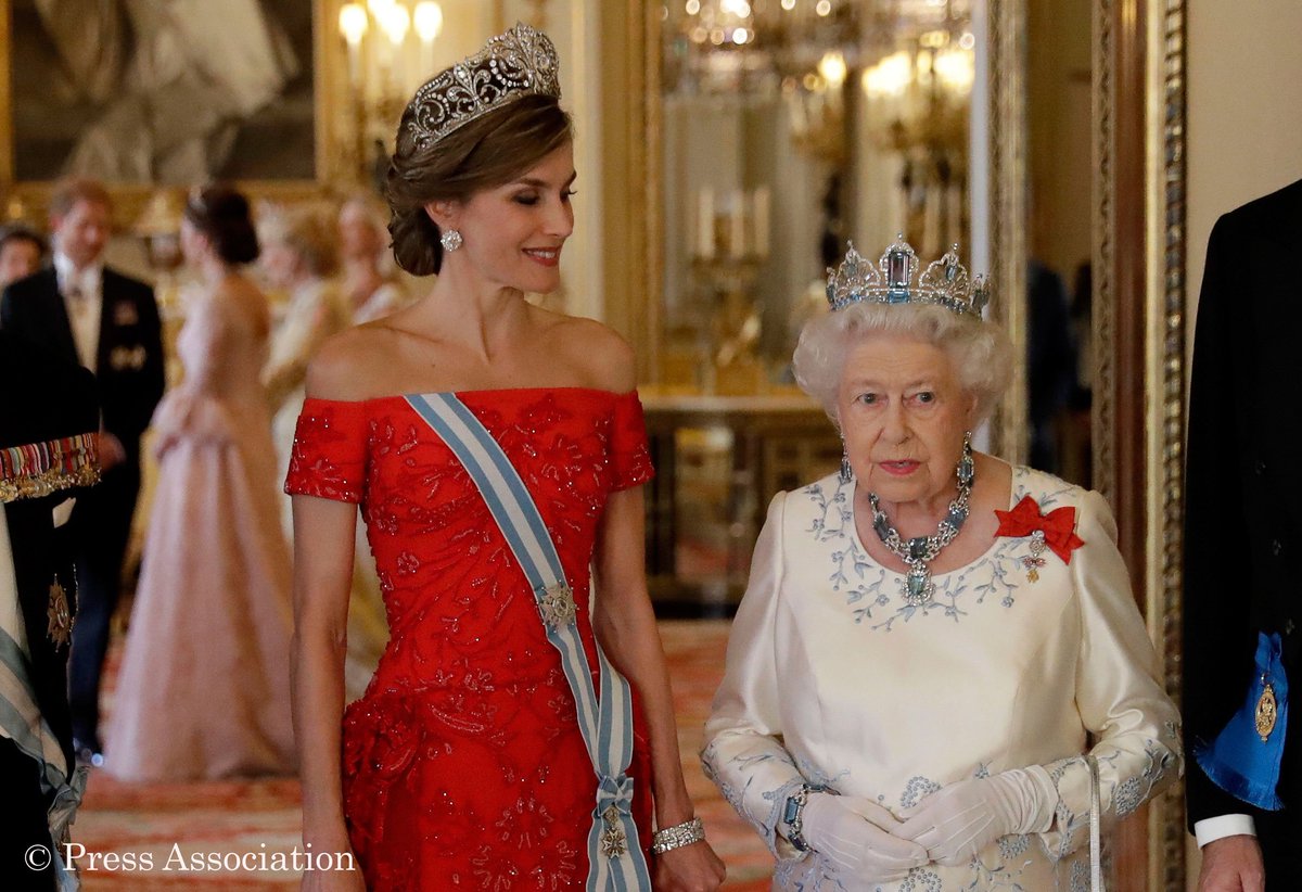 RoyalFamily's tweet image. The Queen, The Duke of Edinburgh, King Felipe VI and Queen Letizia arrive for the #SpainStateVisit Banquet at #BuckinghamPalace