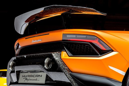 Uživatel SAE Auto Engineering na Twitteru: „The highly engineered forged  carbon-fiber rear wing on the 2018 Lamborghini Huracan Performante.  /K7zTHhbTKr /rzkyF1FkQq“ / Twitter