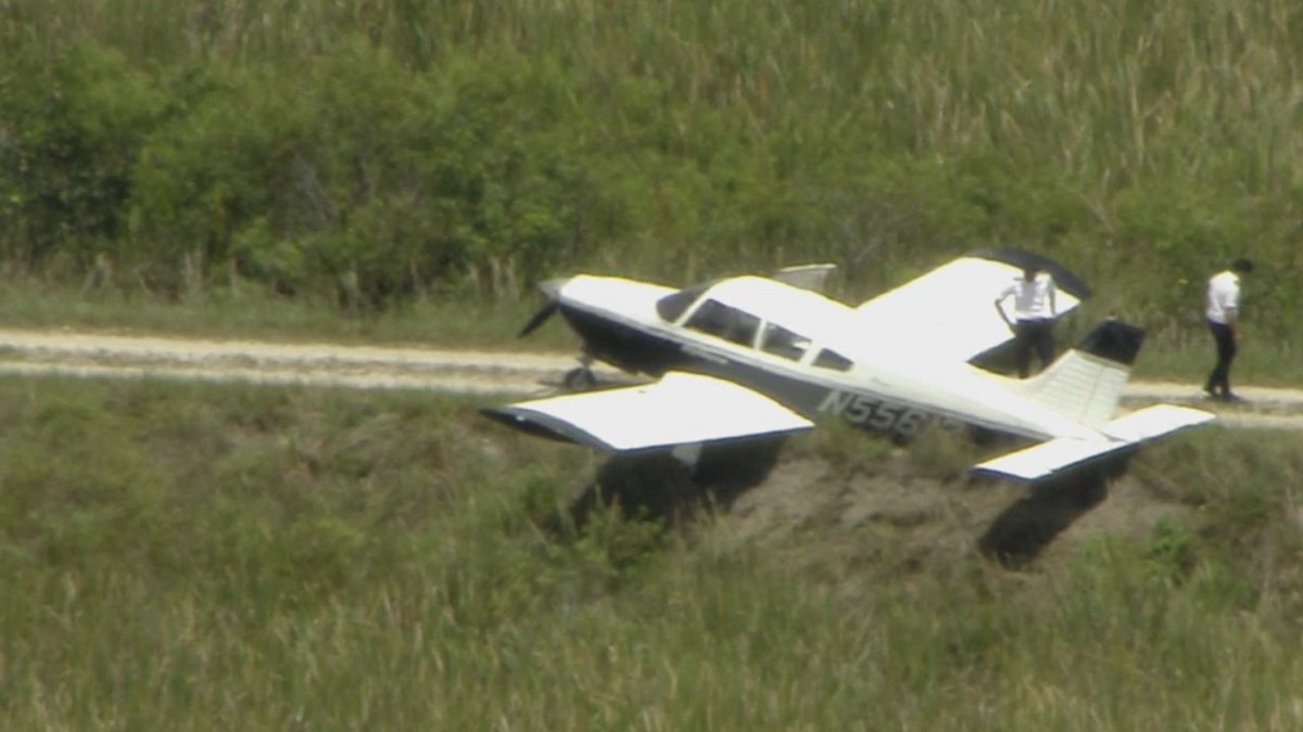 #BREAKING Plane makes crash landing west of US Highway 27 bit.ly/2tN6ero https://t.co/JsM5m6YtVC