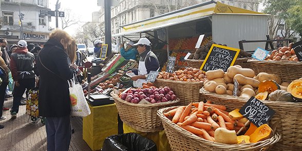 BACiudadVerde's tweet photo. Los productos locales y de estación son la mejor opción para llenar nuestra mesa. https://t.co/xCnKcH45aZ