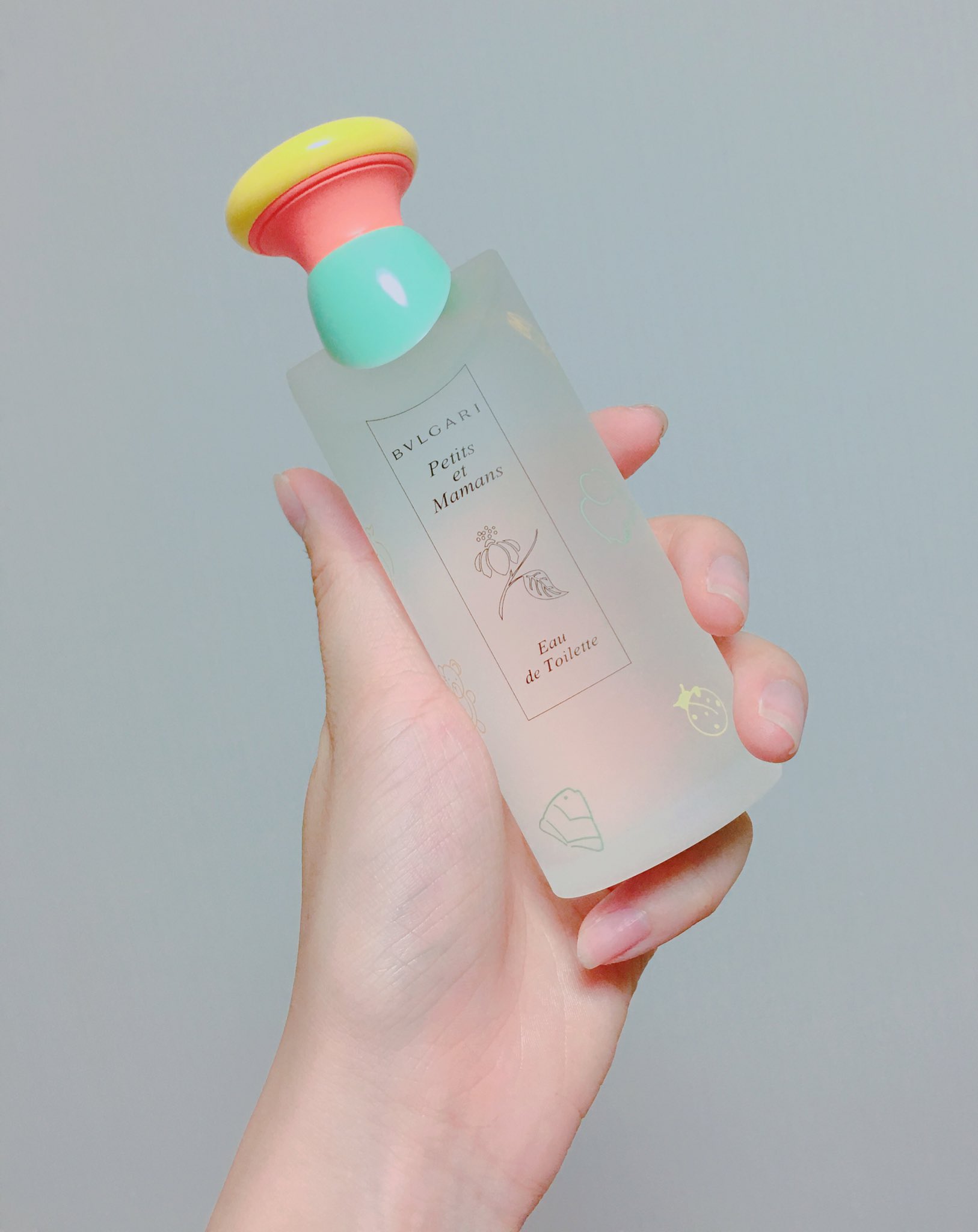くれは 香水好きで色々集めるけど これが1番好きで 原点 幼い頃に 母が自分の手首につけたのを分けてくれた思い出の香り ベビーパウダーをもう少し甘くしたような でも重くない香りで あ わたし女の子だ と思わず微笑んでしまう様な 赤ちゃん
