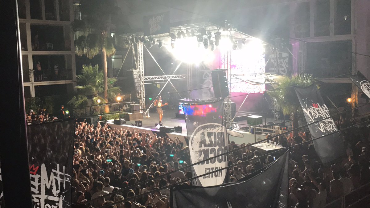 VincentFullerr's tweet image. Photos from #merkyfestival last night! MAD night 🙏🏼🔥@Stormzy1