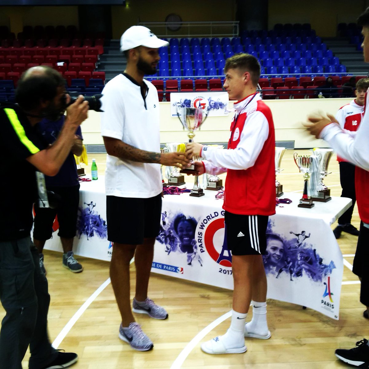 EHA_Performance's tweet image. And the Fair Play Award goes to...  l'équipe d'Angleterre!! #comingbackwithatrophy @ParisWorldGames #parisworldgames