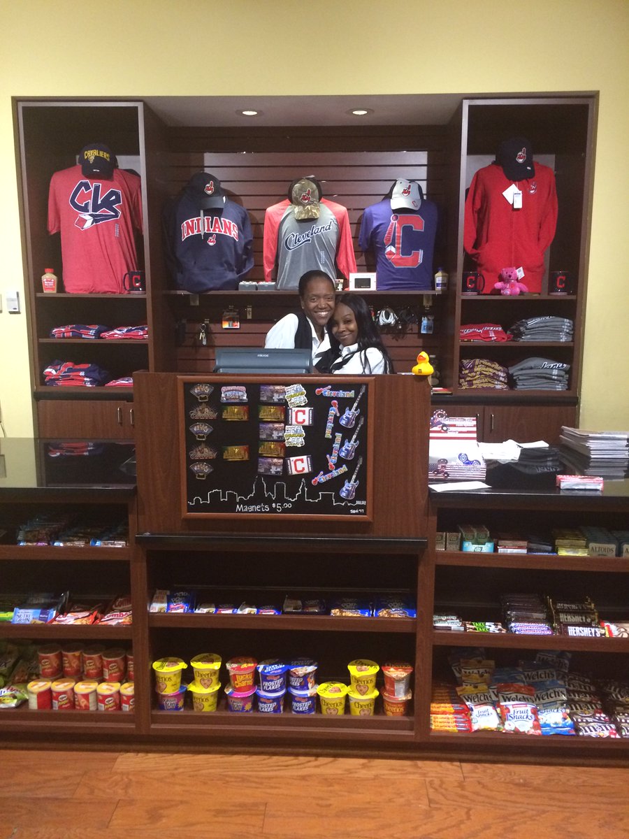 KeyMarriott's tweet image. Looking to grab a quick snack on your lunch break? Be sure to check out our gift shop to cater to all of your needs! #Millennia2017