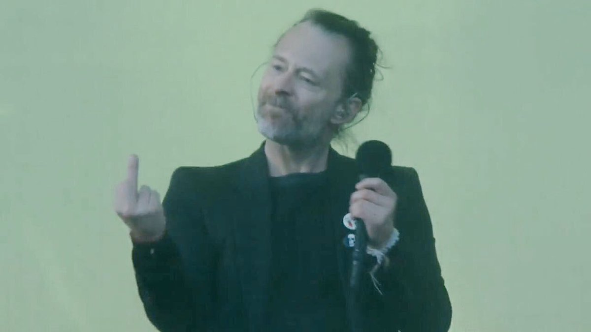 They're playing in the USA but should boycott #TelAviv because of a corrupt and unjust government.

Some fucking people.
#radiohead
