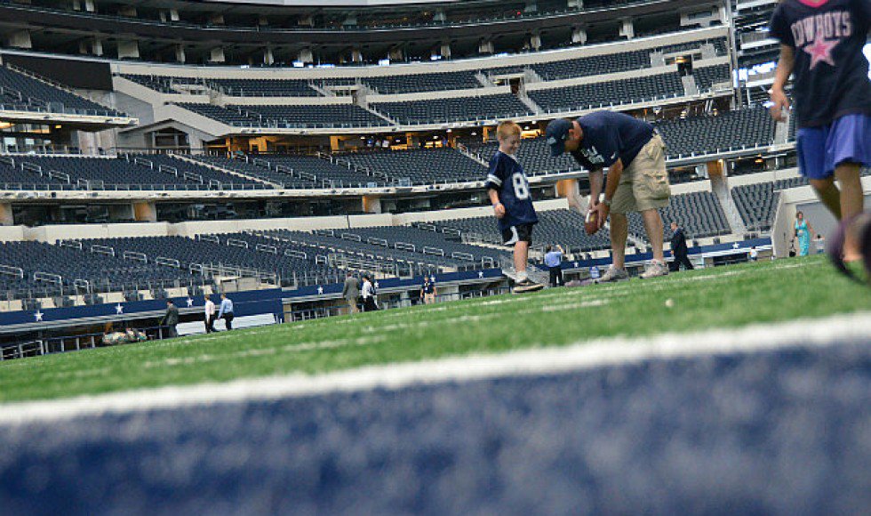MYSSportsTrips's tweet photo. There's nothing quite like walking on the same field they play on! 
📷: AT&amp;T Stadium Tour https://t.co/6DXjkmf2gF