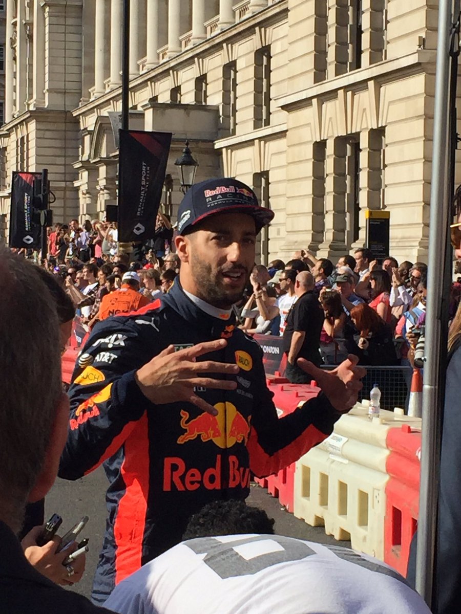 crwepr's tweet photo. @danielricciardo why no shoey?? https://t.co/uXO66xD9J9