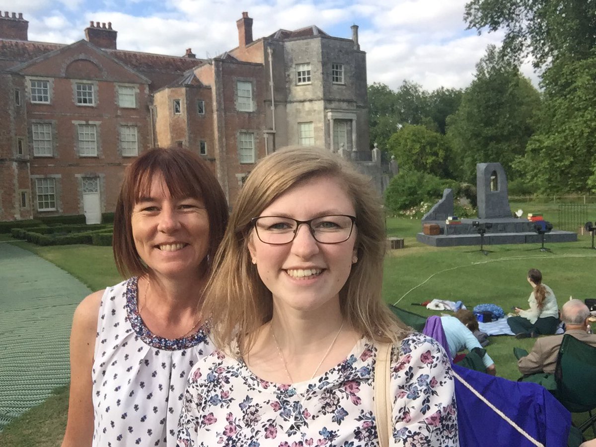 austenadventure's tweet photo. Ready for #NorthangerAbbey @MottisfontNT #janeausten #austen #openairperformance https://t.co/7SFJHfrYcG