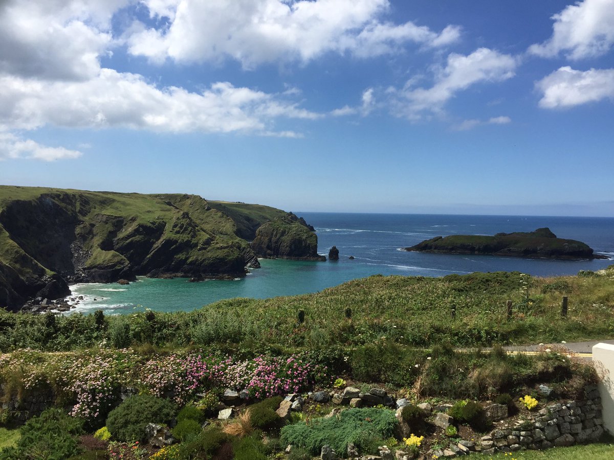 Will_in_St_Ives's tweet photo. Beautiful day down at Mullion Cove, pity I'm working! #Cornwallproblems https://t.co/ESOQOzbYbg