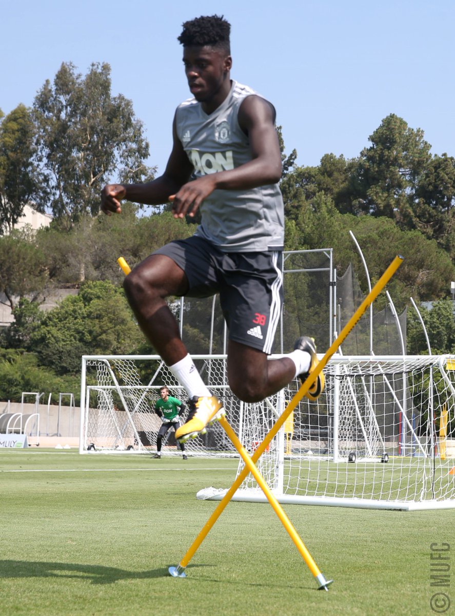 ManUtd's tweet photo. Coming on leaps and bounds in training! #MUTOUR https://t.co/zgT5T2s62P