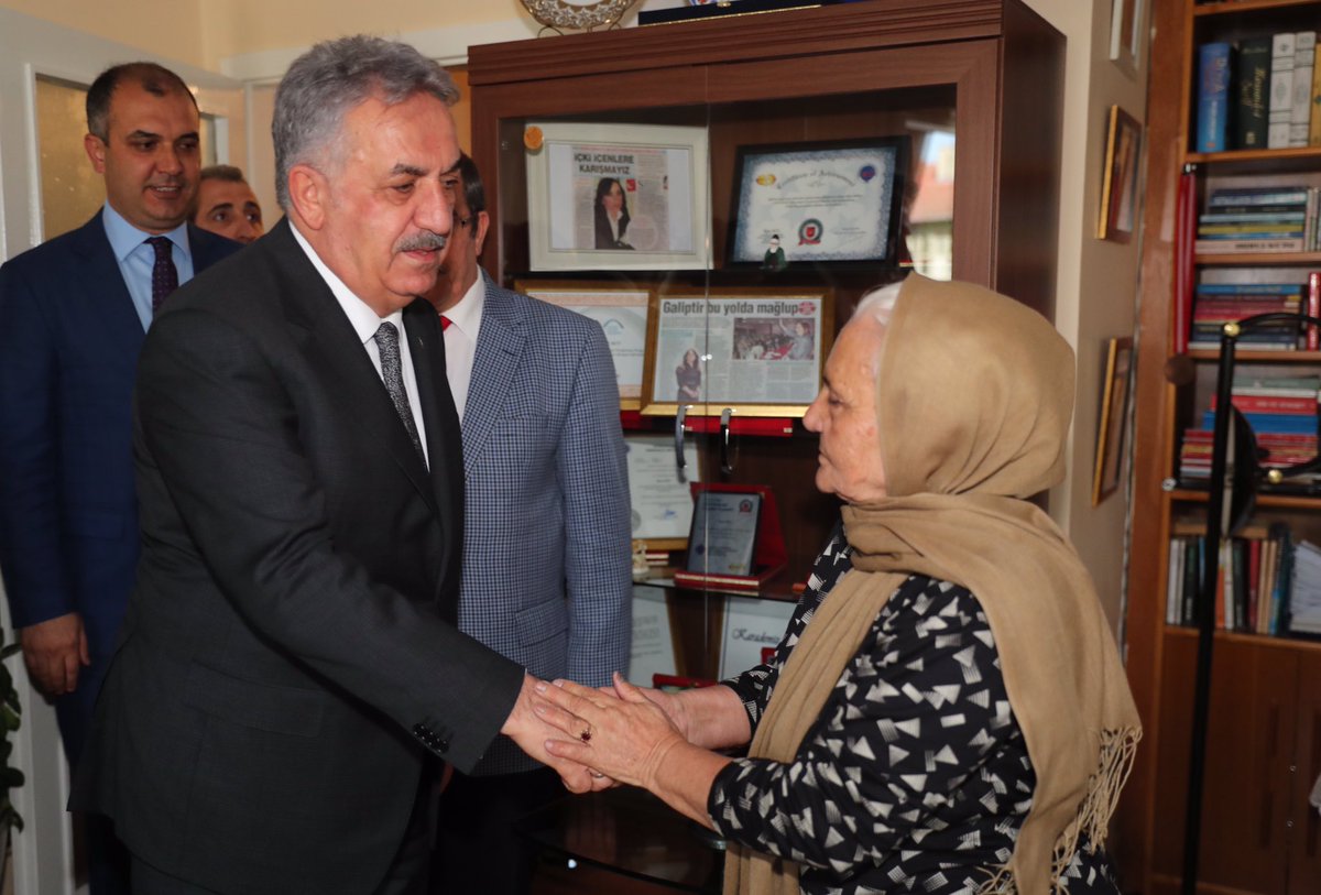 Dr.Betül Sayan Kaya 🇹🇷 (@drbetulsayan) on Twitter photo 15 Temmuz Şehidimiz Mesut Acu'nun muhterem annesini ve değerli kardeşlerini ziyaret ettik. <a href="/Hayati_Yazici/">Hayati Yazıcı</a> #15TemmuzuUnutma 15 Temmuz Şehidimiz Mesut Acu'nun muhterem annesini ve değerli kardeşlerini ziyaret ettik. <a href="/Hayati_Yazici/">Hayati Yazıcı</a> #15TemmuzuUnutma