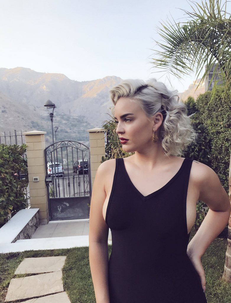 🍟ANNE-MARIE🤠 on X: I think my dress is supposed to look like this but I  also did buy it 3 years ago so I dunno. t.coW9HfaQpCMX  X