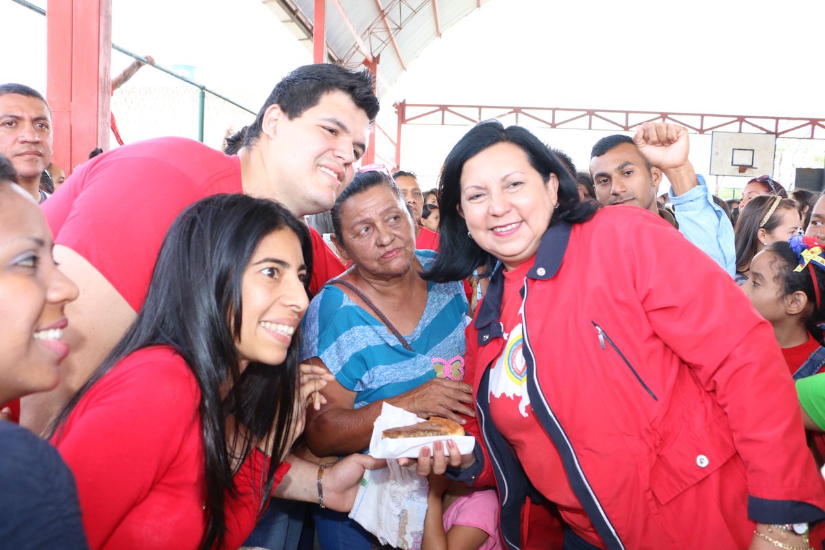 gestionperfecta's tweet photo. Es grande nuestro pueblo de Lara, con una juventud que quiere la paz y que apoya la Asamblea Nacional Constituyente! #VenezuelaVotaEn18Dias https://t.co/ex57PmETJb