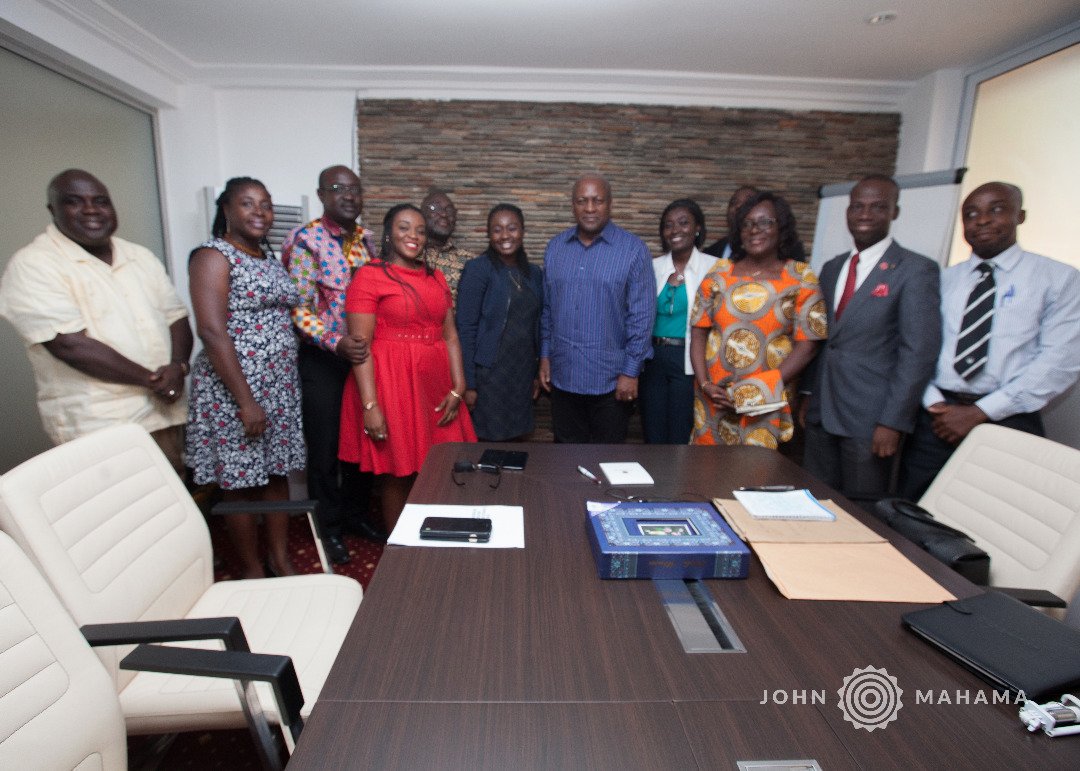 JmToaso's tweet photo. Old students of the Achimota Basic called on former Prez Mahama to invite him as the Special Guest @ the Sch's Speech and Prize Giving Day https://t.co/9OGYbEzLl9