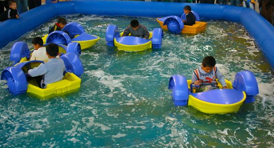 #ViewpointSchool #students are paddling away in #paddlerollers today! Enjoy the #paddleboats #kids! You earned it!
emeraldevents.com