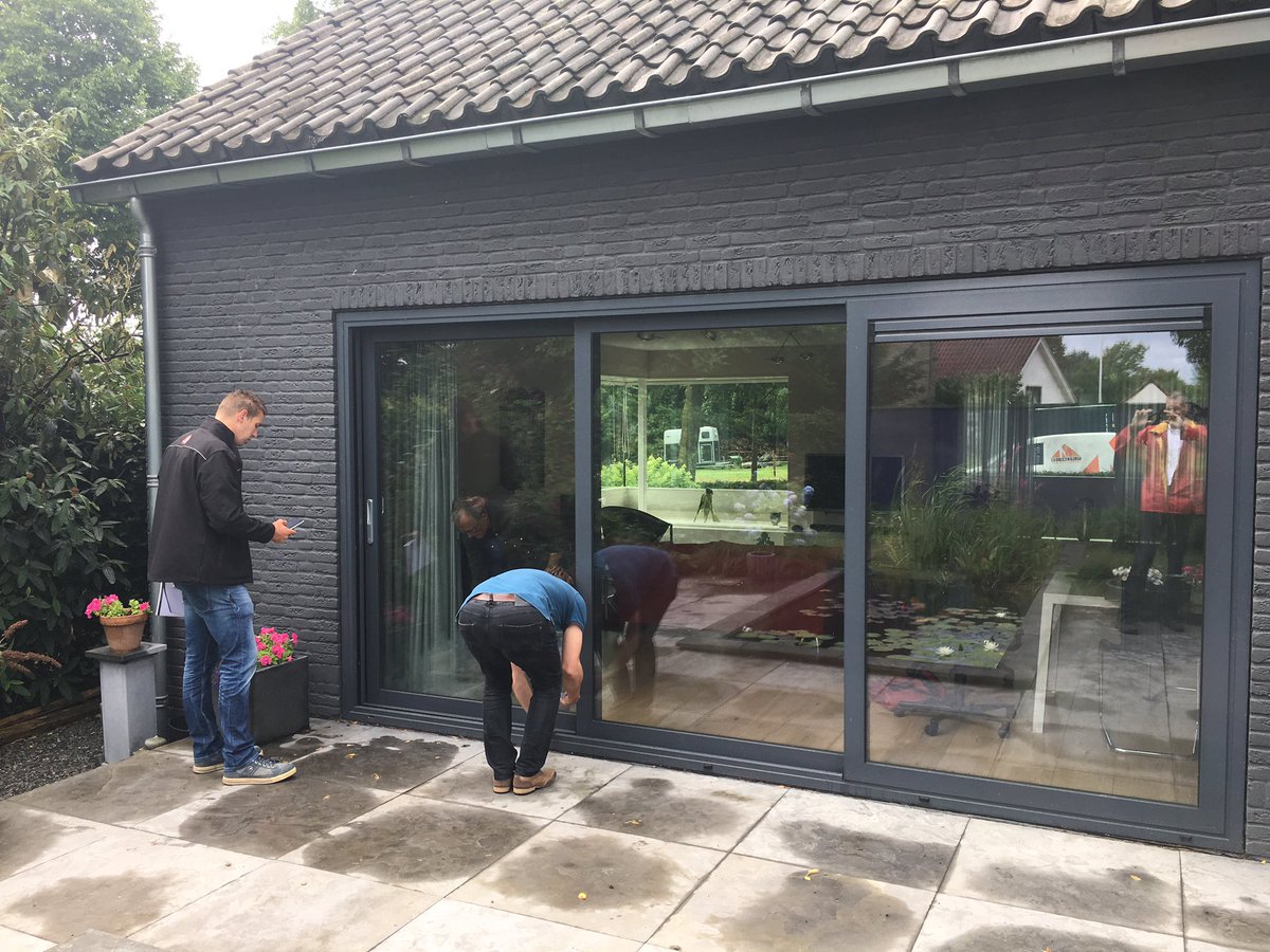 Plushuis_nu's tweet photo. @LarsBoelen Door "roken&amp;blowen" van onze  #luchtdicht expert @PKleij kieren feilloos aangetoond.Fijne input om onze #NoMready rekentool te calibreren👌🏻🤓 https://t.co/ZYa4IT9Tq4