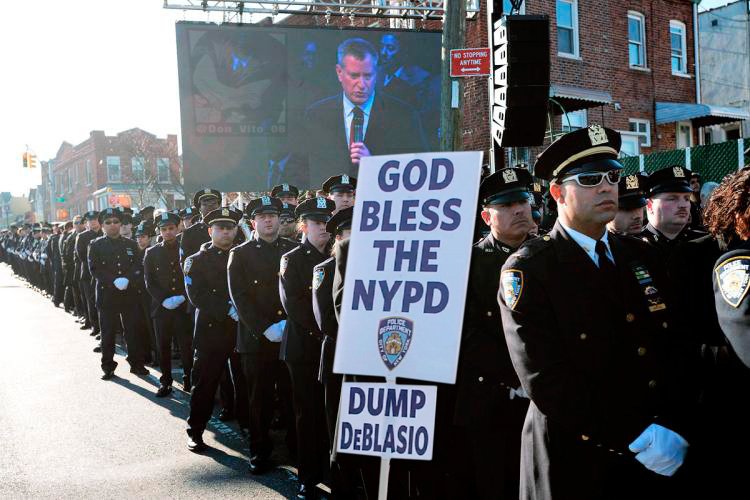 NYPD turns back on Commie De-Blasio during Miosotis Familia funeral