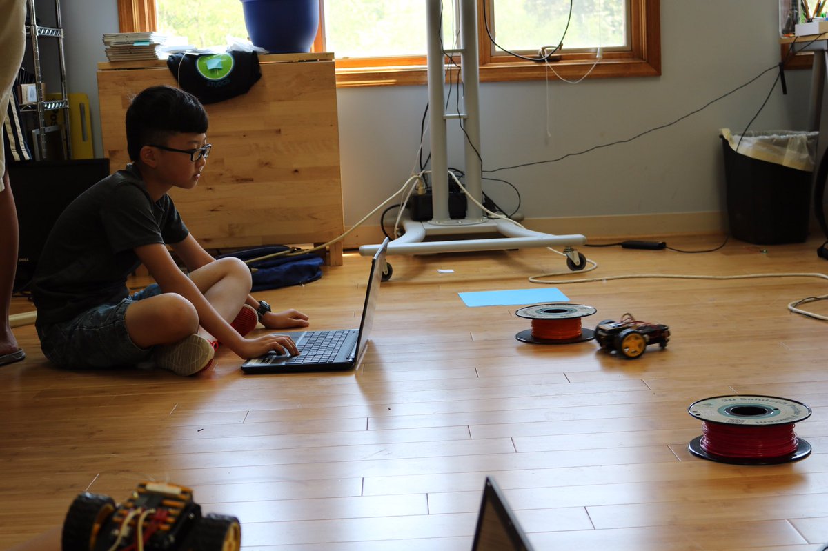 TechEmRVA's tweet photo. Our future Mars explorers? Students pulling off courses and slalom with their awesome arduino bots!!! #arduino #rva #robots #programming https://t.co/9RoF3MuCzd