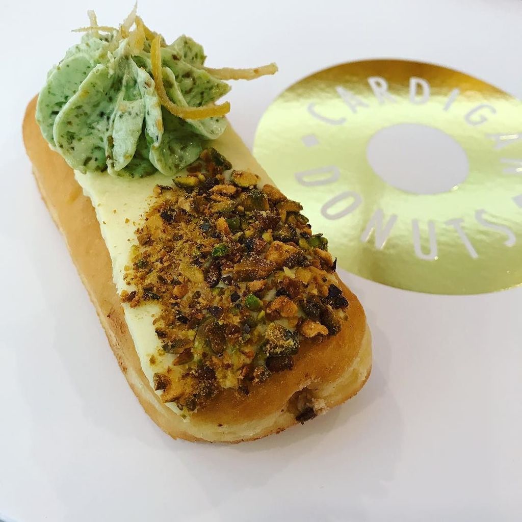 sumcoding's tweet image. Had this amazing fig cream filled pistachio donut today! I am really liking what @cardigandonuts is doing, keep it… ift.tt/2vdnoxT