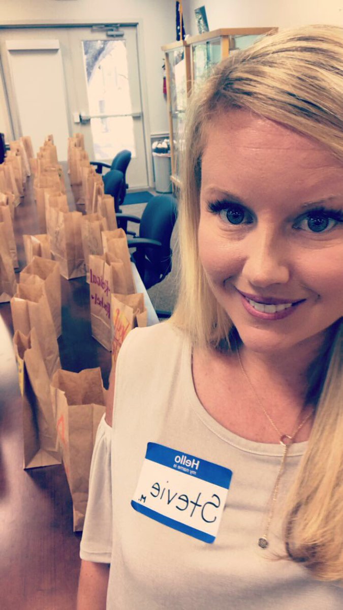 Ms_Margreiter's tweet image. @CyFairYeager #YeagerSummerSelfieChallenge #volunteertohelp #keepitorganized