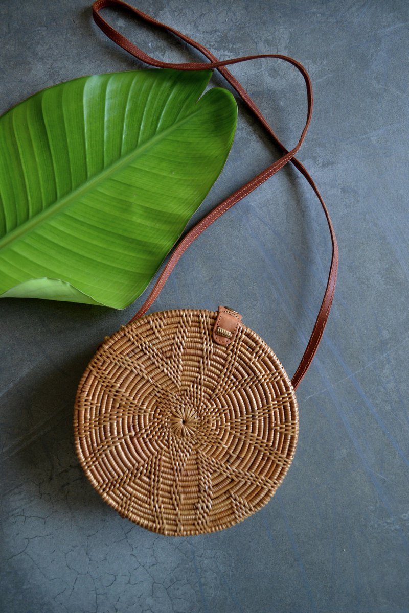 RareAtlantic's tweet photo. SHOP NOW // Special handwoven handbags from #Bali are live! 
https://t.co/EJLzcRtIQ9 https://t.co/YeBwpT2KRs