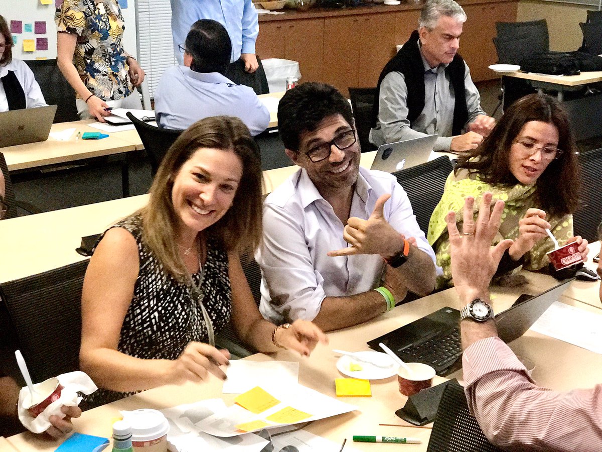 Turning epiphany into learn-use-remember Journeys....teams are having fun today in #Miami #servicedesign #designsprintbootcamp #leanstartup