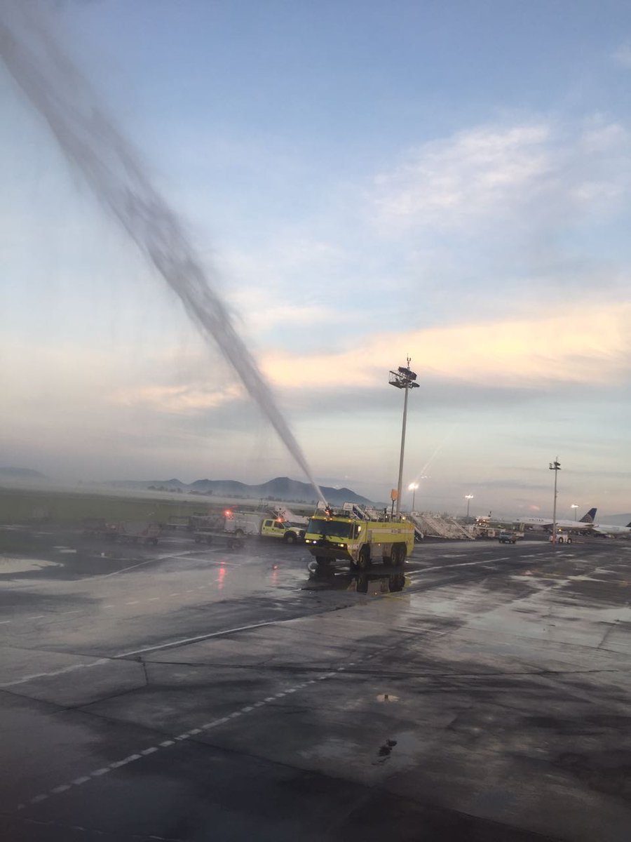 JosePalaciosJ's tweet photo. Llegada del primer vuelo directo Guadalajara -San José, California, acercando más a Silicon Valley con Jalisco #JaliscoSigueAdelante https://t.co/sPEyD6aGwW