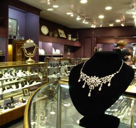 nevadacitychamb's tweet image. #Whatstraditional: getting #jewelry from the #samelocation #generationtogeneration at #LaCacheJewelryNevadaCity
