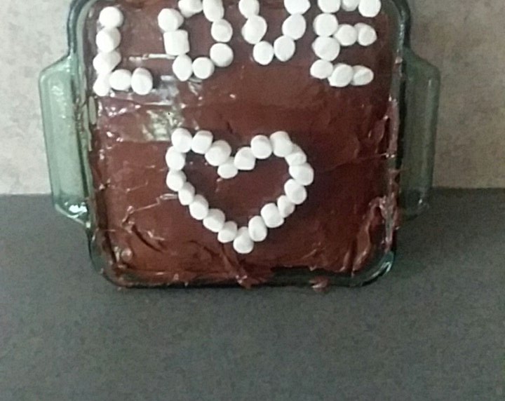 dythbane's tweet image. made a lovely cake with my mom it is small but it was fun (look at youtube to find the video)