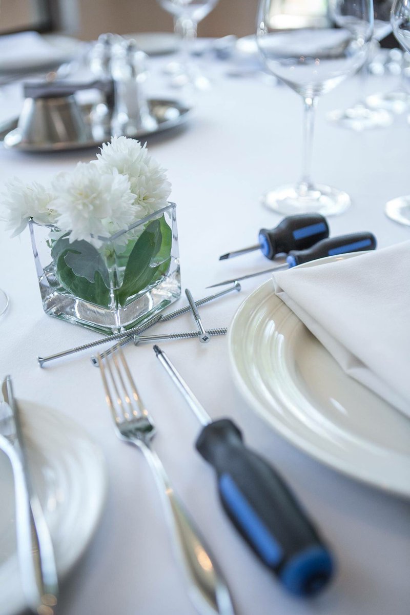 v23hebert's tweet photo. vous aurez votre table montée à la perfection...#manegemilitaire #quebeccity #printemps2018 https://t.co/VW8sa7424d