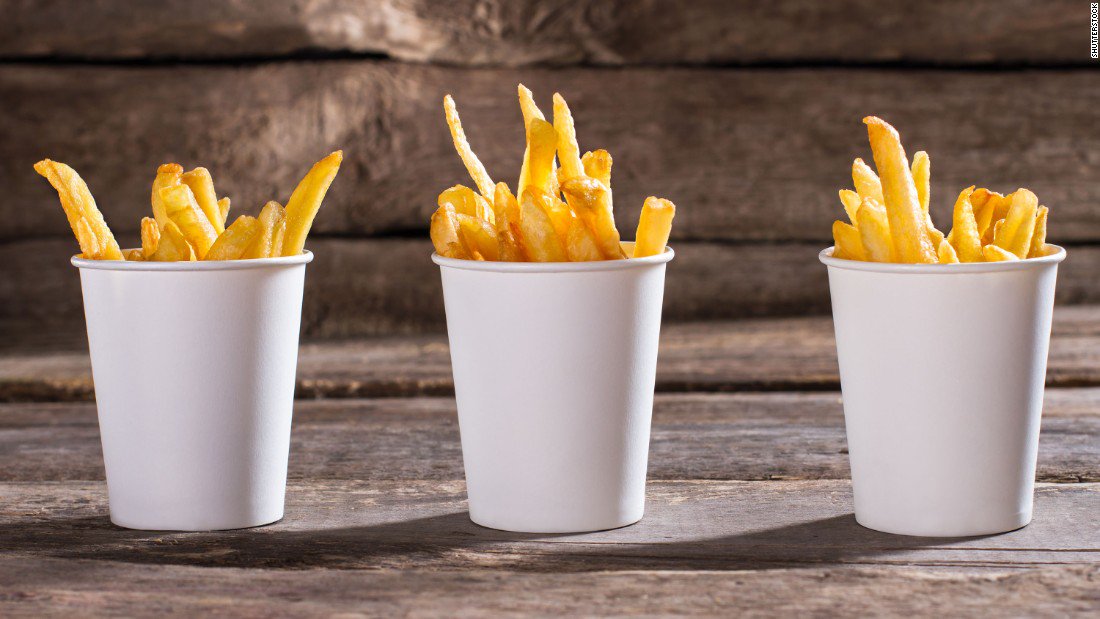 CNN's tweet image. Rich or poor, we all love fast food 🍔 🍟 cnn.it/2ufLriy