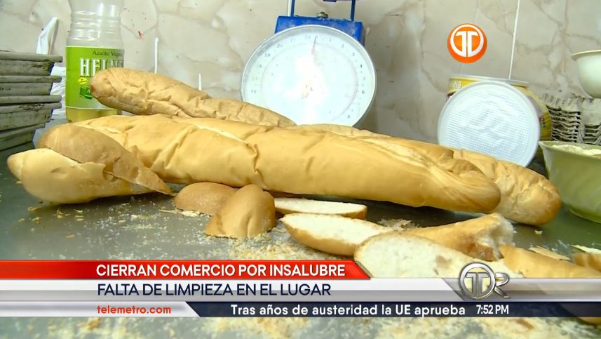 TReporta's tweet photo. Cierran comercio por insalubridad en San Miguelito. Se encontraron alimentos en mal estado y comida tirada en el piso. #TReporta https://t.co/6Jh4c3uaqj