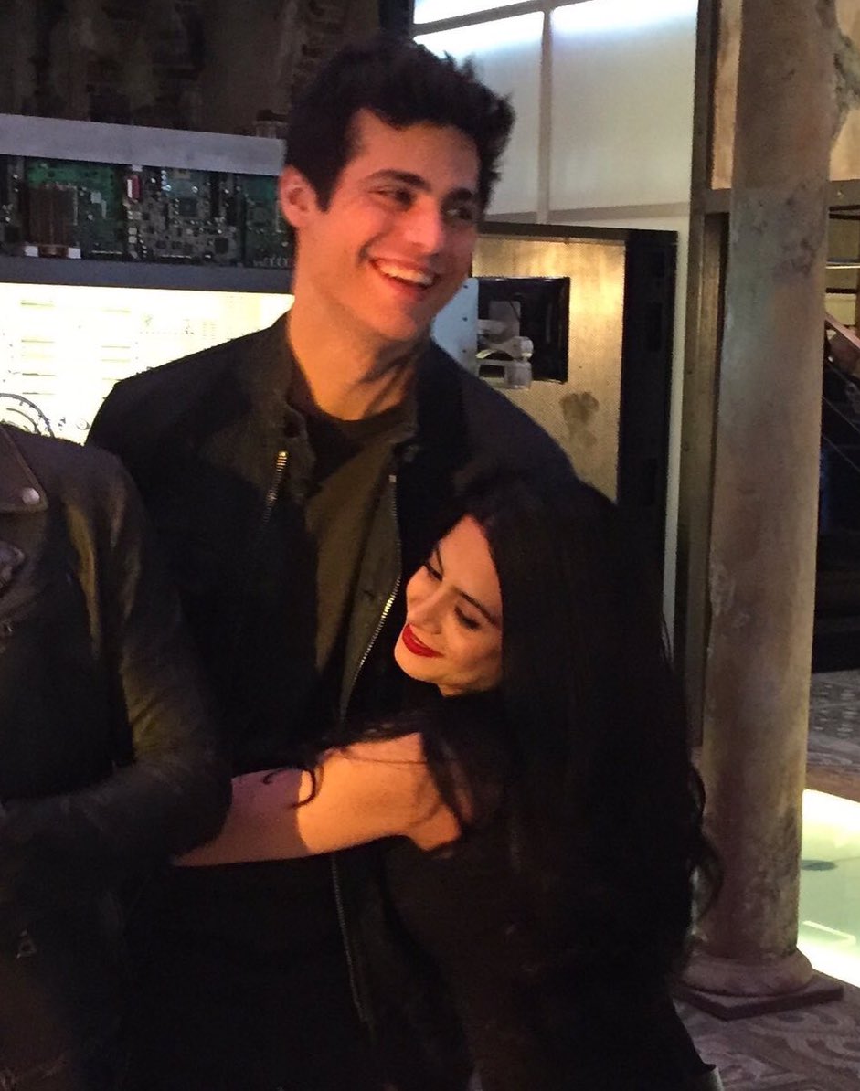 hernameisjenn_'s tweet image. Siblings goals 💕 @EmeraudeToubia @MatthewDaddario #Lightwoods #Shadowhunters