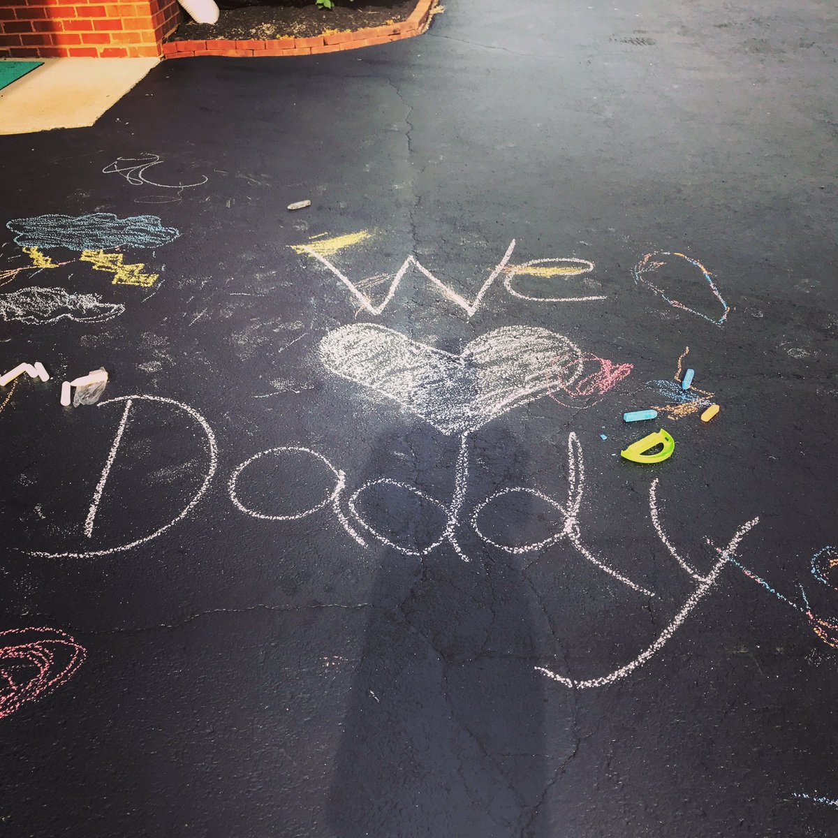 theboxershow's tweet photo. You'll have Good Days & Bad, Some you wish would end already-Nothing tops a day when your driveway greets you with this #BestMessageEver https://t.co/VhfMn3nZ1n