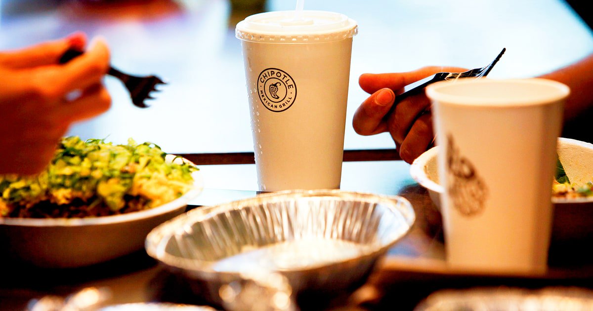usweekly's tweet photo. Chipotle adds queso to its menu: https://t.co/GOakMJKDDt https://t.co/z1hWmRPNZf
