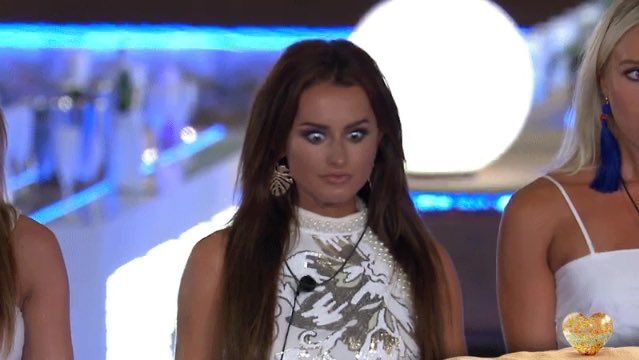 OneEyeGrimes's tweet image. When the islanders saw Mike come in after Sam. #LoveIsland