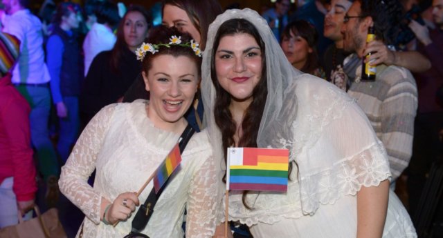 #Malta Parlamentosu ezici bir çoğunlukla evlilik eşitliğine onay verdi! bit.ly/2tfMfQB #LGBTrights