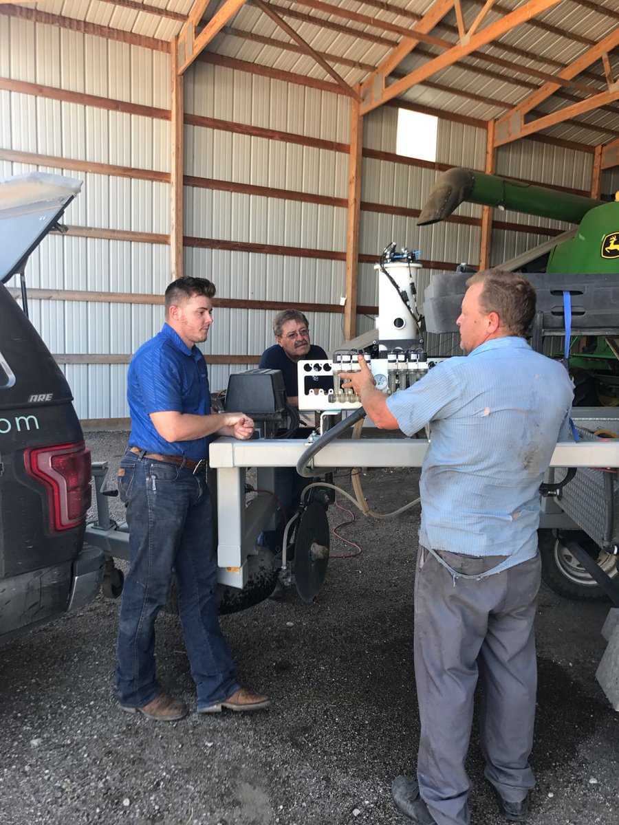 CapstanAg's tweet photo. #CapstanAG #TechTour Ty & Dusty @ Lohrenz Farms in Moundridge, KS! #SimpsonFarmEnterprises #Stop2 #Lookoutforus #NVision #NJect https://t.co/8HRJhesWMa