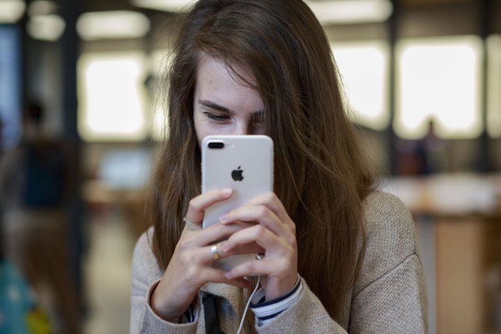 UniPixel's tweet photo. Your face could unlock a thousand #iPhones. @Apple may be testing 3D facial scans, by @jppullen for @FortuneTech. https://t.co/E7yfYdG6OP https://t.co/oFJvKHP1CU