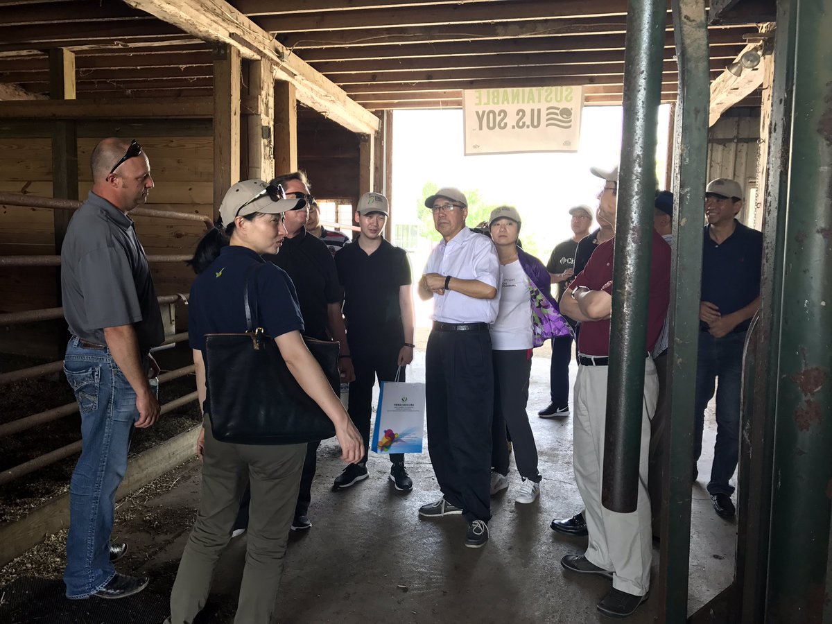 AgNews_Quinlan's tweet photo. Visitors from China's Chamber of Commerce visit a farm in Monrovia, IN. #farms #indiana #ag #agchat @INSoybean https://t.co/dRRHBrek8b