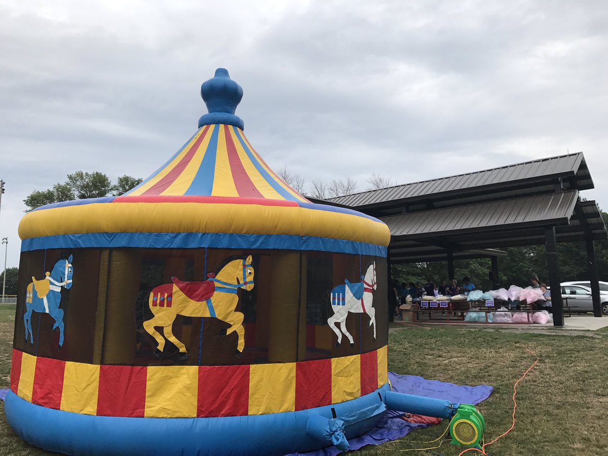 BBBSPeelYork's tweet photo. Hot dogs are cookin' and bouncy castles are bouncing here at the Annual #BBBSP Picnic! https://t.co/Q8IAtf01iI