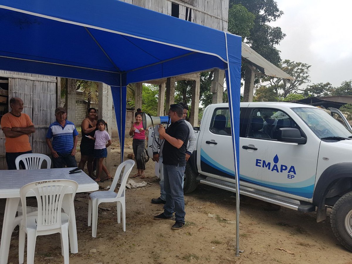 emapa_daule's tweet photo. Mesa de trabajo hoy en Flor de María, donde receptamos documentos para legalización de guías de agua potable. Cobertura de Canal 3 Star TV https://t.co/fcooBZ860N