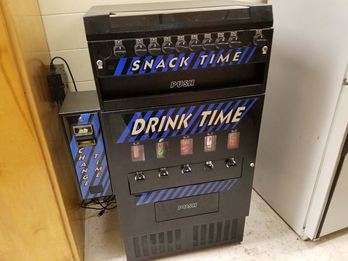 DallasFireRes_q's tweet photo. Thank U 2 #JudyEdwards #Hillridge, #EdwinJKiest Lodge 1310 & #BenLinke 4 taking care of @DallasFireRes_q #Sta53 with new vending machine! https://t.co/ql3W9YMGcR