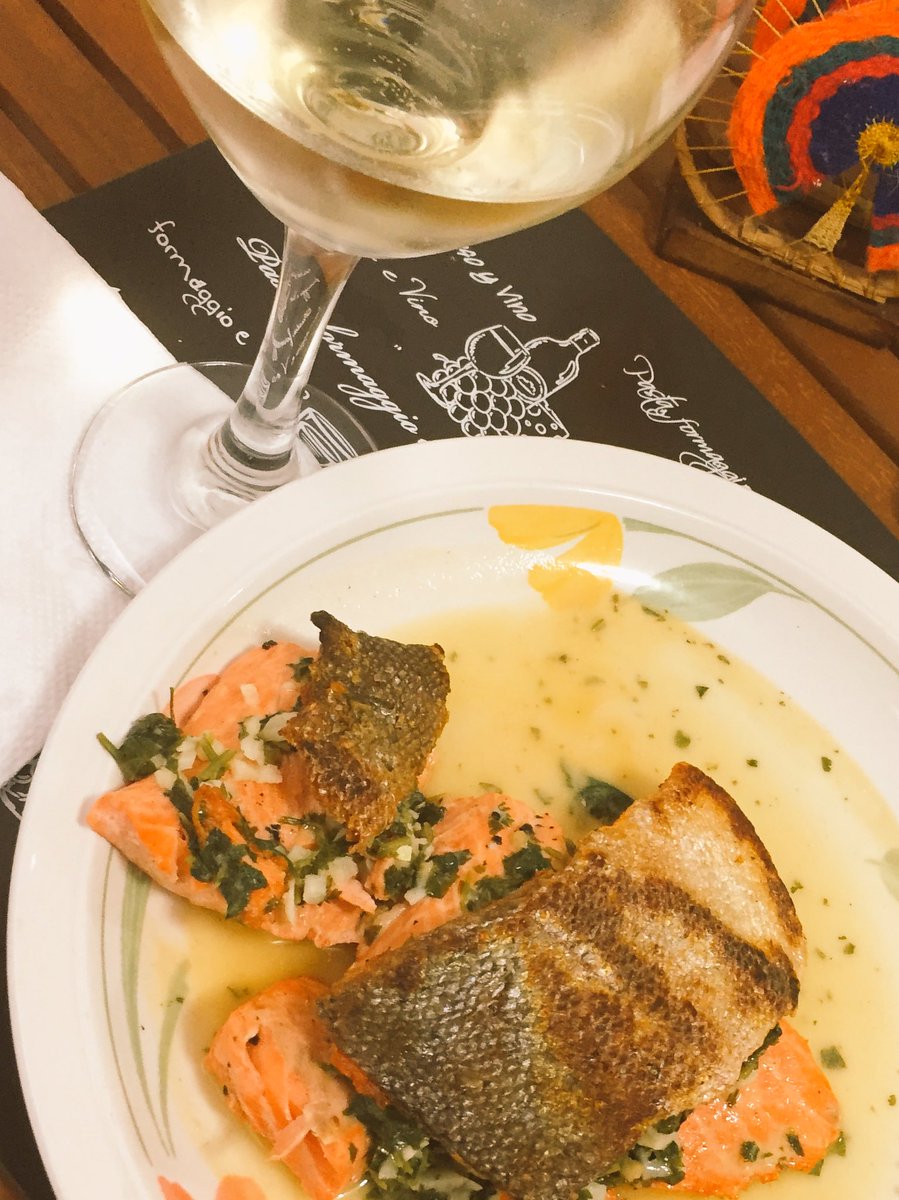Ivancastillo13's tweet photo. #salmoncito con #vinito #gracias mi amor https://t.co/zIFPSRlyxq