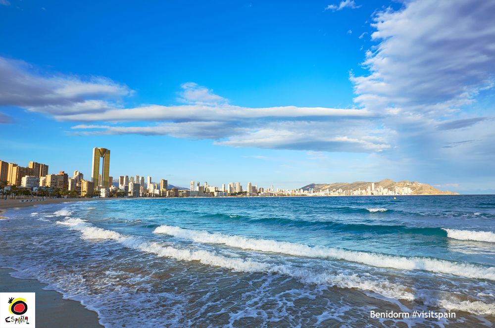 Te apetece darte un bañito en el mar? Te proponemos hacerlo en #Benidorm  #visitaespaña #Alicante <a href="/visitbenidorm/">Turismo de Benidorm</a>   <a href="/turismobenidorm/">Turismo de Benidorm</a>