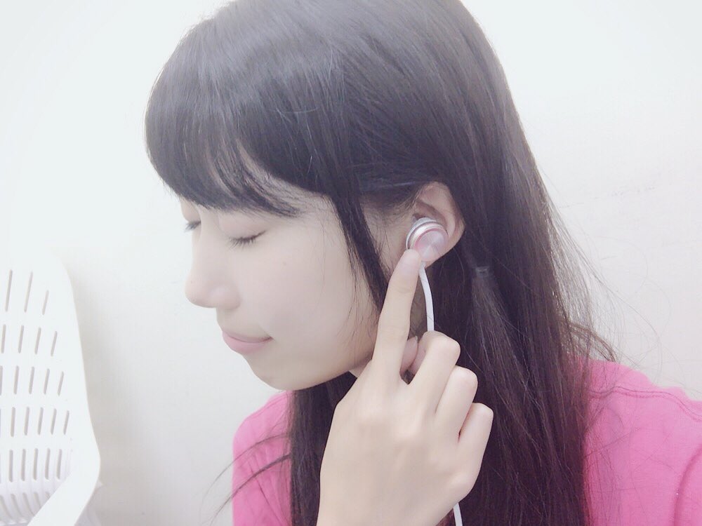 knrmy2's tweet photo. ブルートゥースのイヤフォン🎧16日は生誕祭の前にポタフェス出させていただきます!!
今日はチームしゃちほこさん聴きながら行ってきます〜おはよう♡
#modernify #dearear_japan https://t.co/IqEpRen5CH