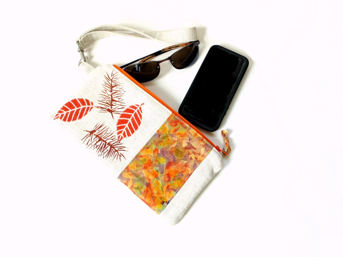 NancyEllenSt's tweet photo. Wristlet clutch, detachable strap slim bag, leaf design, linen purse, wr… https://t.co/tUxlPbSGq4 #Etsy #FallHandbag https://t.co/fPTWHilr9Z