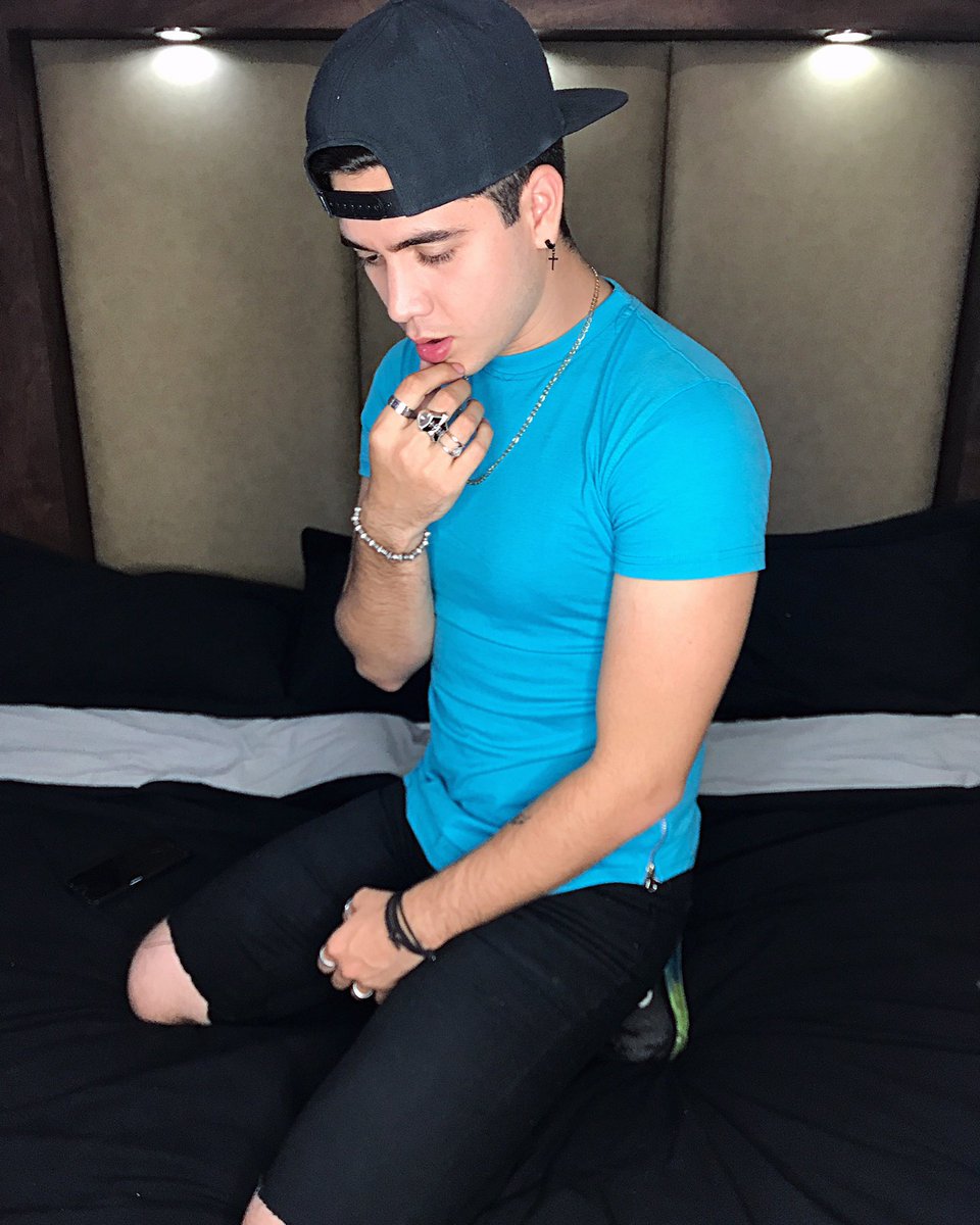 Juandedios_P's tweet photo. Los sueños de cumplen siempre y cuando LUCHES POR ELLOS 💪🏻 HOY SOMO 100 MIL AQUÍ EN TW 😍🙌🏻 GRACIAS ❤️ LOS AMO 💥💎 https://t.co/X8mipWdJ6O