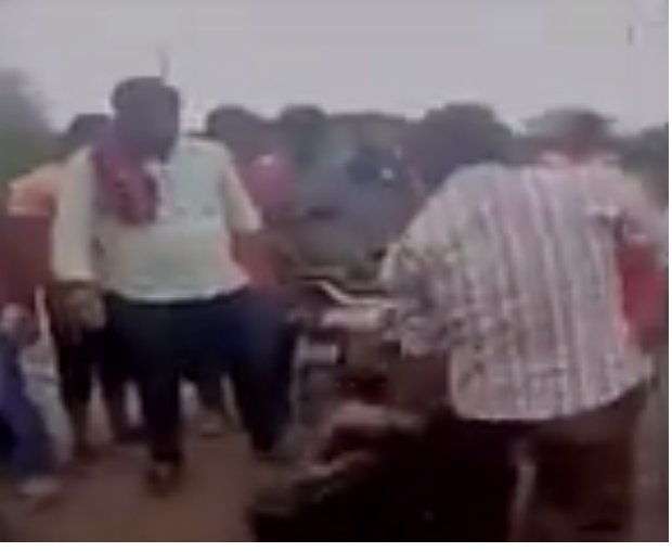 news24tvchannel's tweet photo. नागपुर: बीफ के शक में युवक की पिटाई, पुलिस ने 4 को हिरासत में लिया #Nagpur #Beef #Manbeaten #4Detained https://t.co/iHGUvVZt0O https://t.co/0SNLe0giGn